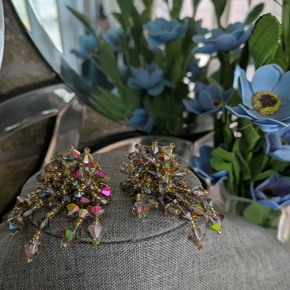 Vintage, Glam, Waterfall, faceted, sparkling Chandelier Drop Clip on Earrings - Picture 5 of 13